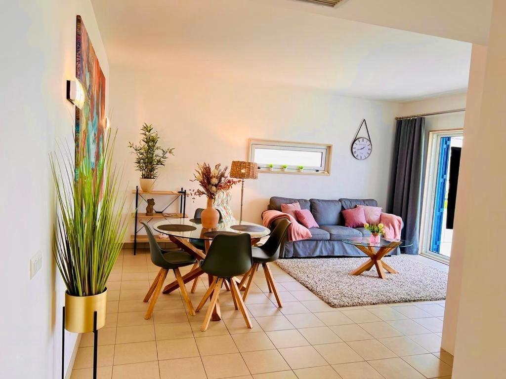 Angies Marina Apartment, Includes 2 Free Passes For The Marina Pool Lagos Extérieur photo